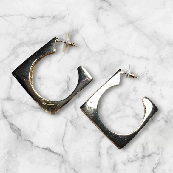 VINTAGE Geometric Goldtone Open Square Hoops Earrings Avant Garde - Picture 6 of 6